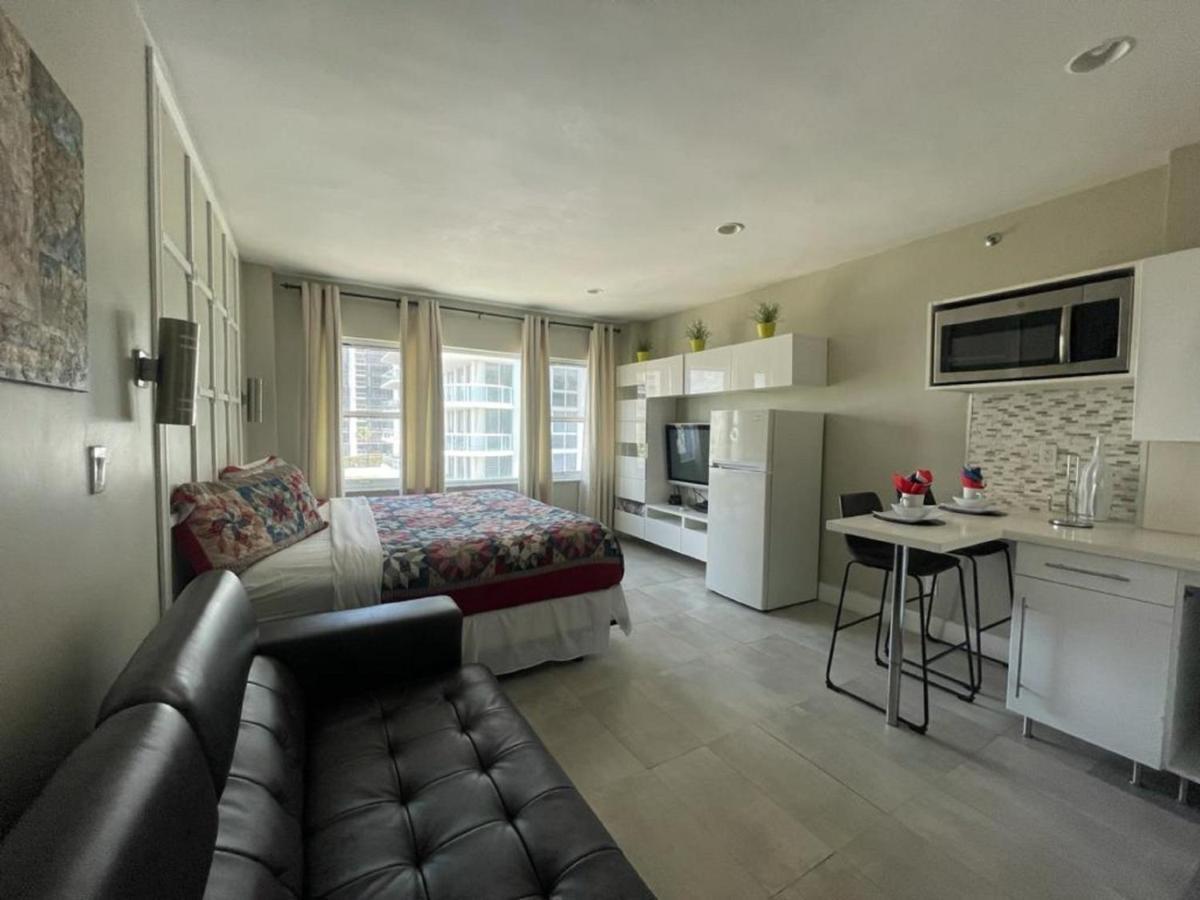 Beachfront Studios Casablanca Rentals Маямі-Біч Екстер'єр фото