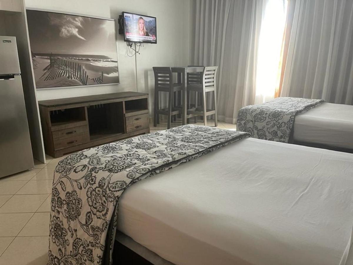 Beachfront Studios Casablanca Rentals Маямі-Біч Екстер'єр фото